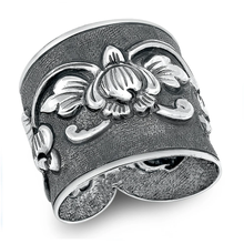 Load image into Gallery viewer, Sterling Silver Oxidized Floral Design Ring