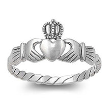 Load image into Gallery viewer, Sterling Silver Classy Claddagh Twisted Band Ring with Face Height of 9MM